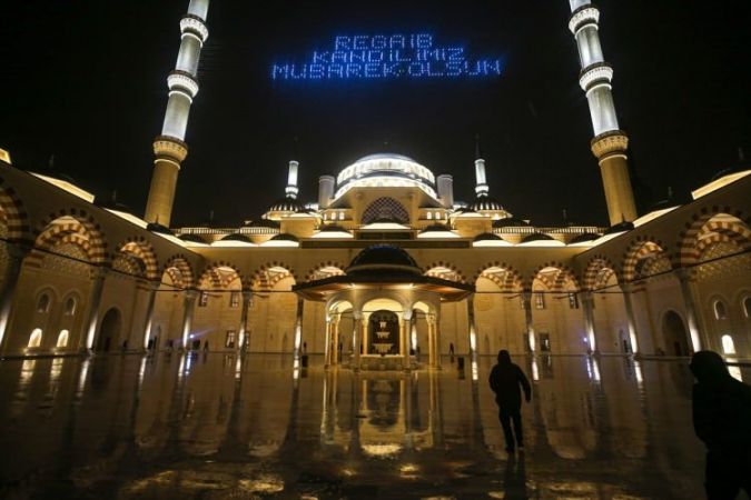 Regaip Kandili’nde camiler doldu taştı! Muhteşem görüntüler