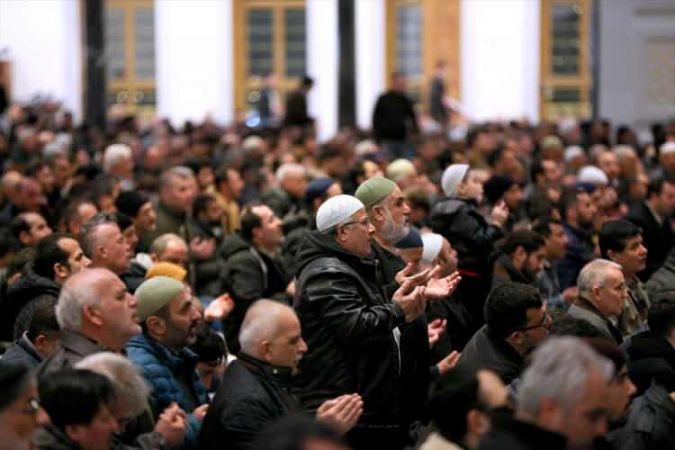 Regaip Kandili’nde camiler doldu taştı! Muhteşem görüntüler