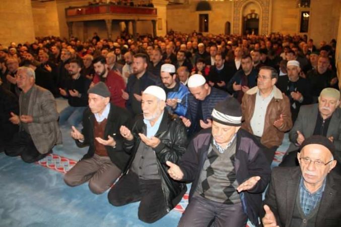 Regaip Kandili’nde camiler doldu taştı! Muhteşem görüntüler