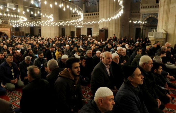 Regaip Kandili’nde camiler doldu taştı! Muhteşem görüntüler