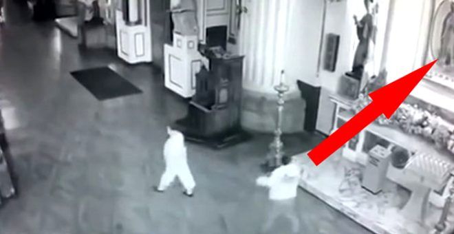 Öfkeli adam ‘Duam kabul olmadı’ deyip kilisedeki Meryem Ana tablosunu kırdı