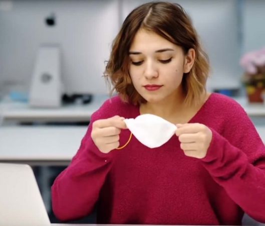 Virüslerden korunmak isteyenler için pratik yüz maskesi yapımı