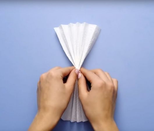 Virüslerden korunmak isteyenler için pratik yüz maskesi yapımı