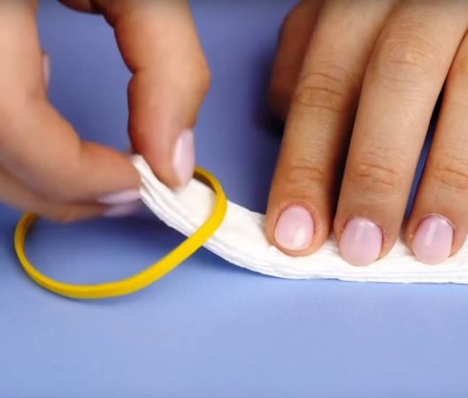 Virüslerden korunmak isteyenler için pratik yüz maskesi yapımı