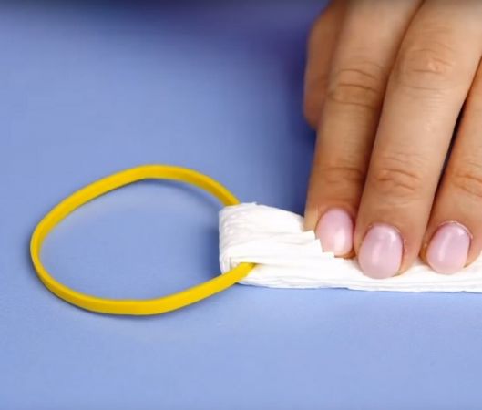 Virüslerden korunmak isteyenler için pratik yüz maskesi yapımı