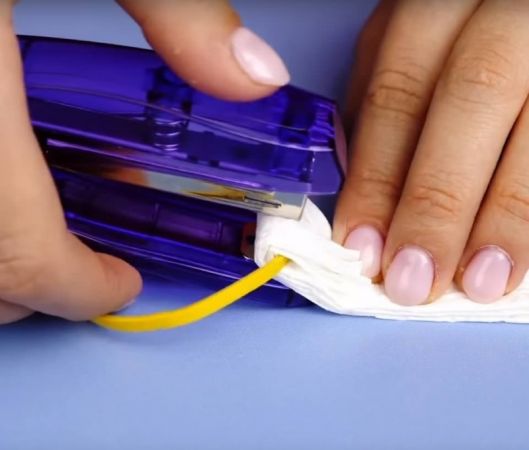 Virüslerden korunmak isteyenler için pratik yüz maskesi yapımı