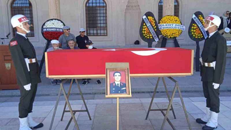 Vefat eden emekli Tümgeneral Özdeğirmenci toprağa verildi