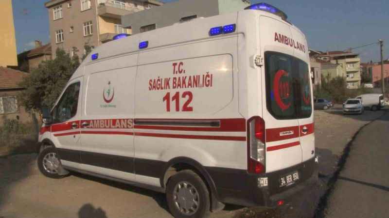 Pendik’te binanın çatı katı alev alev yandı Pendik’te binanın çatı katı alev alev yandı