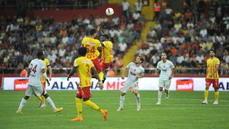 Galatasaray lige 1 puanla başladı