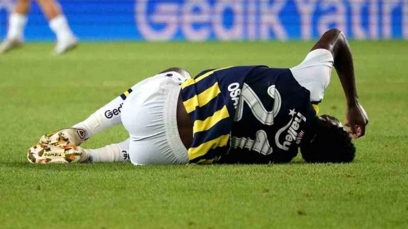 Osayi Samuel oyuna devam edemedi Osayi Samuel oyuna devam edemedi