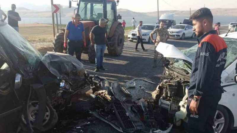Bitlis’te trafik kazası: 8 yaralı Bitlis’te trafik kazası: 8 yaralı