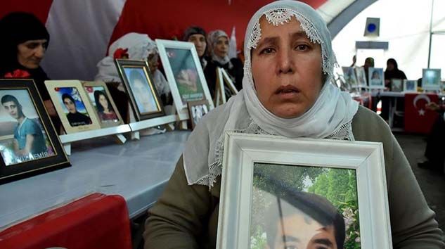 Diyarbakır annelerinin oturma eylemine bir aile daha katıldı