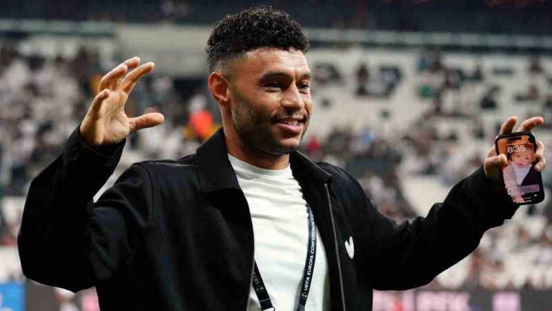 Chamberlain ve Rashica Beşiktaş tribünlerini selamladı Chamberlain ve Rashica Beşiktaş tribünlerini selamladı