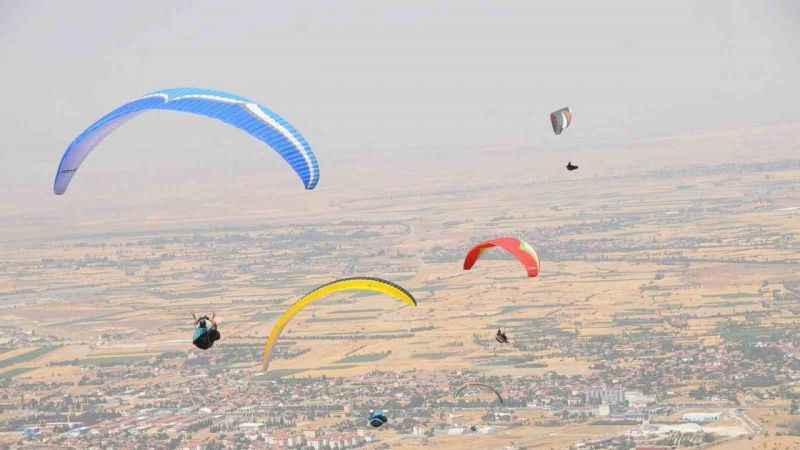 10. Akşehir XC Open Türkiye Yamaç Paraşütü Yarışması başladı