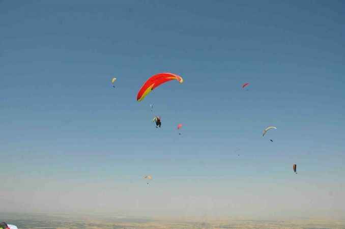 10. Akşehir XC Open Türkiye Yamaç Paraşütü Yarışması başladı