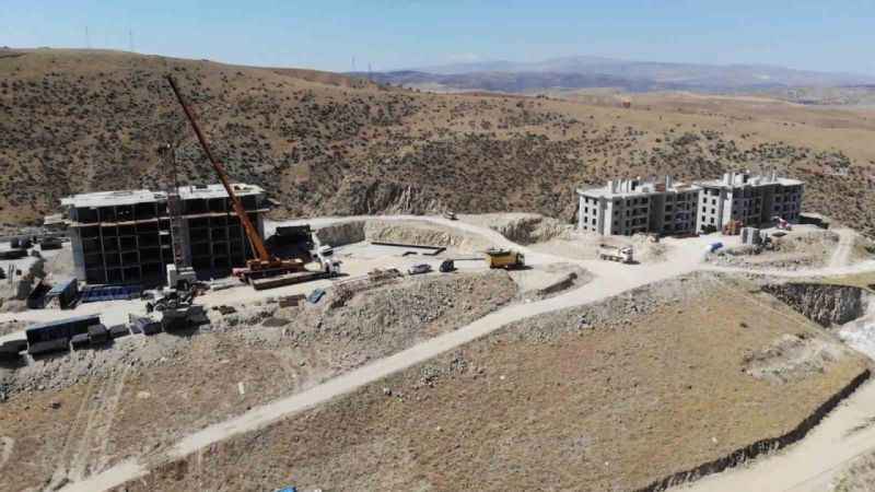 Cumhuriyet tarihinin en büyük sosyal konut hamlesi "İlk Evim" konutları hızla yükseliyor Cumhuriyet tarihinin en büyük sosyal konut hamlesi "İlk Evim" konutları hızla yükseliyor