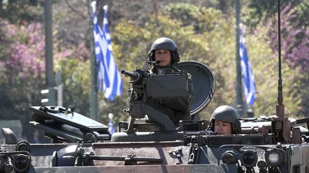 Göçmenler durdurulamıyor! Tel çitleri kesip sınırın karşısına geçtiler