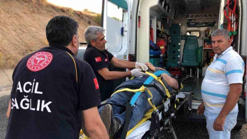 Elazığ’da tekeri patlayan midibüs su kanalına düştü: 13 yaralı Elazığ’da tekeri patlayan midibüs su kanalına düştü: 13 yaralı