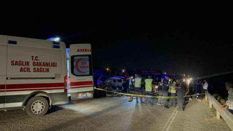 Osmaniye’de ambulansla otomobil kafa kafaya çarpıştı: 3 ölü, 3 yaralı Osmaniye’de ambulansla otomobil kafa kafaya çarpıştı: 3 ölü, 3 yaralı