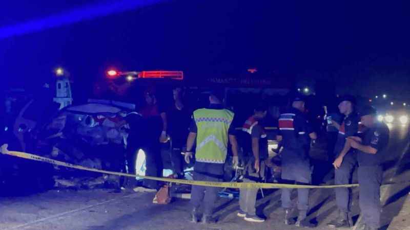 Osmaniye’de ambulansla otomobil kafa kafaya çarpıştı: 3 ölü, 3 yaralı Osmaniye’de ambulansla otomobil kafa kafaya çarpıştı: 3 ölü, 3 yaralı