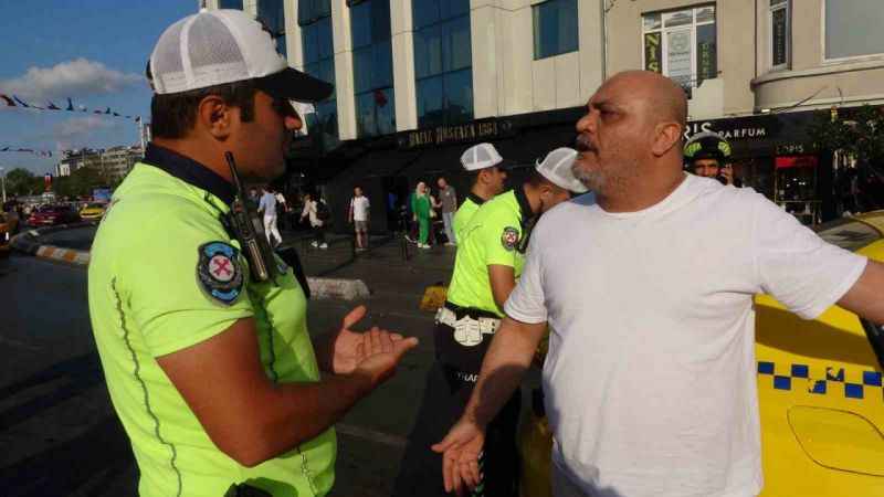 Taksim’de ticari taksiler denetlendi Taksim’de ticari taksiler denetlendi