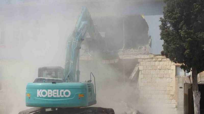 Kilis’te ağır hasarlı okulların yıkımına başlandı Kilis’te ağır hasarlı okulların yıkımına başlandı