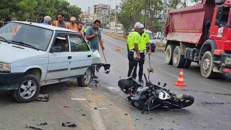 Motosikletiyle otomobile çarpan Rus sürücü ağır yaralandı Motosikletiyle otomobile çarpan Rus sürücü ağır yaralandı
