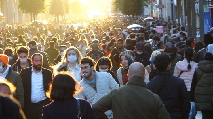 İstiklal Caddesi’nde korona virüs unutuldu
