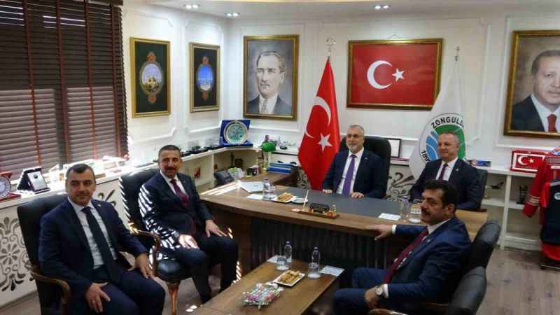 Bakan Işıkhan 2 bin işçinin alınacağı TTK’yi ziyaret etti