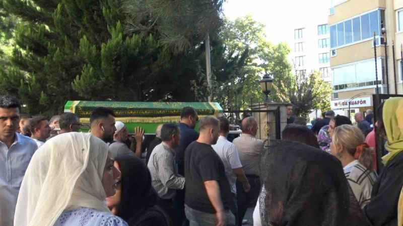 Yelkenkanat pilotu gözyaşlarıyla toprağa verildi Yelkenkanat pilotu gözyaşlarıyla toprağa verildi