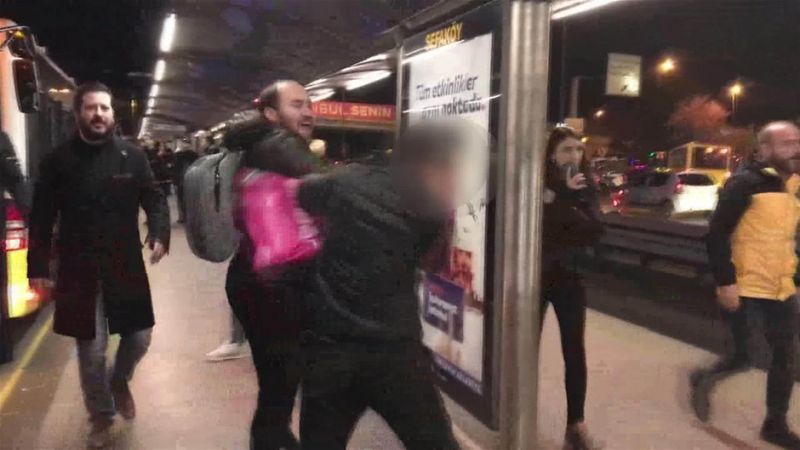 Metrobüste taciz iddiasına dayak