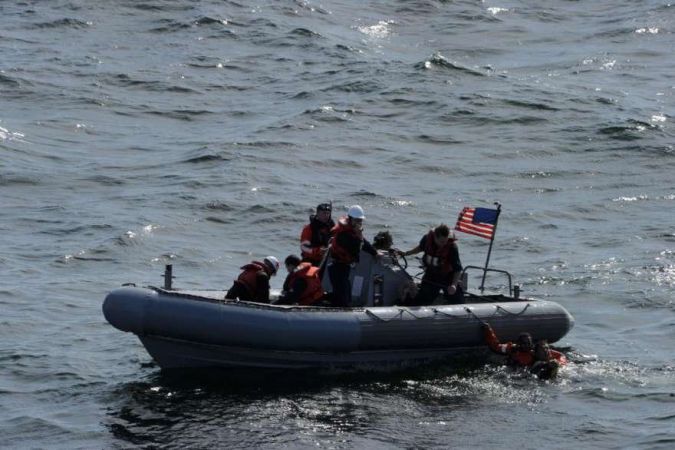 Silivri açıklarındaki yat yangınına ABD savaş gemisi müdahale etmiş