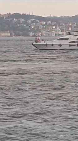 Beşiktaş’ta tekne alabora oldu, 4 kişi kurtarıldı Beşiktaş’ta tekne alabora oldu, 4 kişi kurtarıldı
