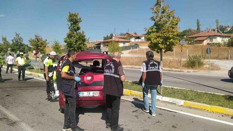 Çorum'da ters yöne giren çekici ile ticari araç çarpıştı: 5 yaralı