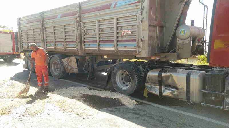 Çorum'da ters yöne giren çekici ile ticari araç çarpıştı: 5 yaralı
