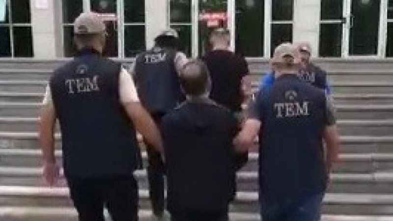 FETÖ operasyonunda eski emniyet müdürü ve zabıt katibi Yunanistan’a kaçarken yakalandı FETÖ operasyonunda eski emniyet müdürü ve zabıt katibi Yunanistan’a kaçarken yakalandı