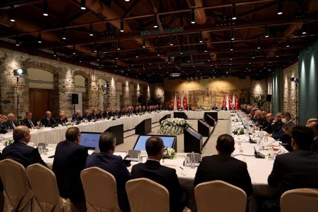 Hazine ve Maliye Bakanı Nebati iş dünyası temsilcileriyle yeni ekonomi modelini konuştu