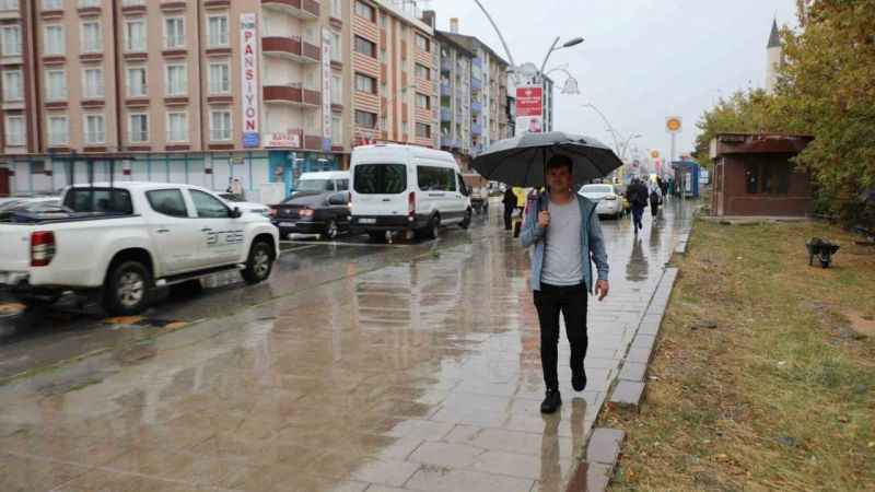 Ağrı’da sağanak yağış vatandaşları zor durumda bıraktı