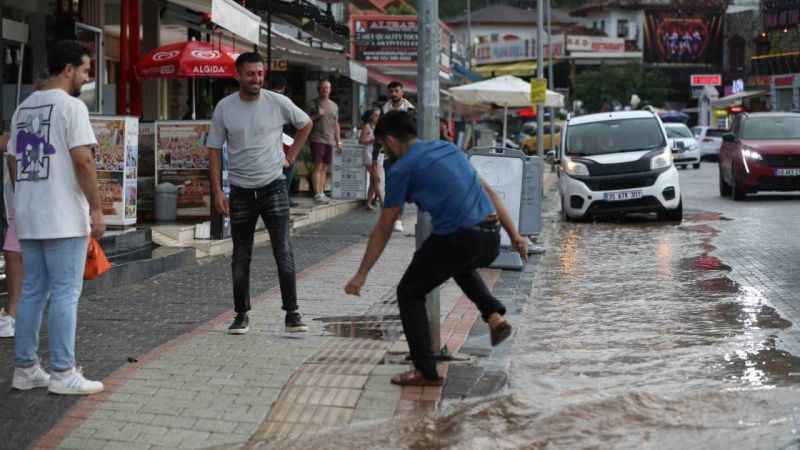Fethiye’de sağanak yağış etkili oldu