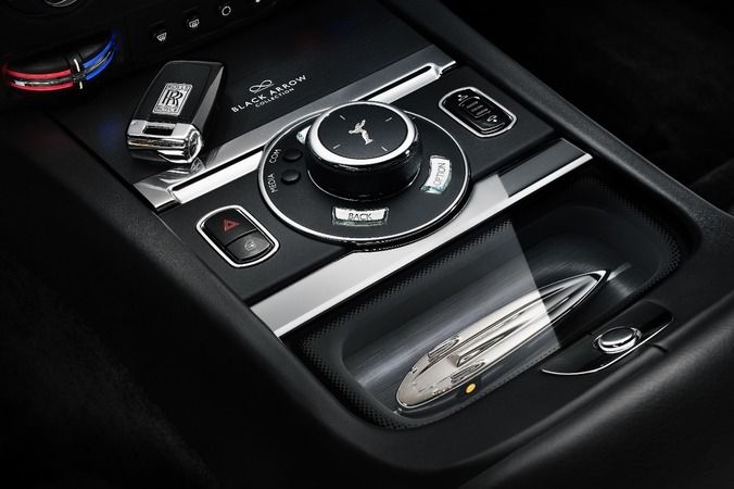 Rolls-Royce özel modeli Black Badge Wraith Black Arrow'u tanıttı
