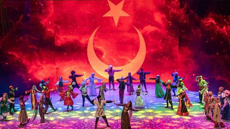 AKM’DE YUNUS EMRE’YE SAYGI DURUŞU