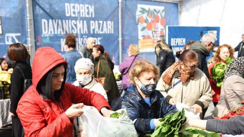 Dayanışma pazarı Kadıköy'de açıldı