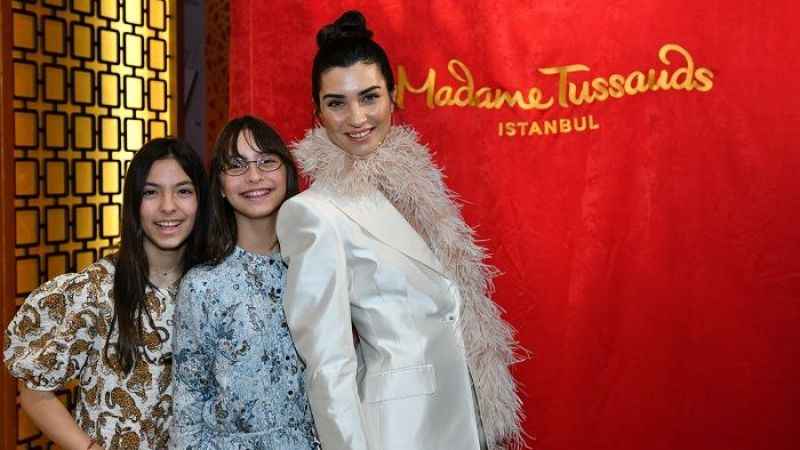 Tuba Büyüküstün Madame Tussauds’ün yıldızlar geçidindeki yerini aldı!