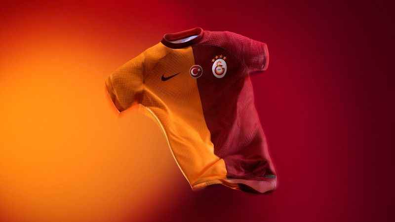 Galatasaray'ın parçalı forması yeniden sahalarda Galatasaray'ın parçalı forması yeniden sahalarda