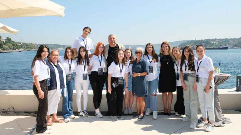 Mercedes-Benz Türk’ün “Her Kızımız Bir Yıldız” programı hız kesmeden devam ediyor Mercedes-Benz Türk’ün “Her Kızımız Bir Yıldız” programı hız kesmeden devam ediyor