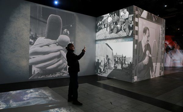Ara Güler Dijital Fotoğraf Sergisi Taksim’de açıldı