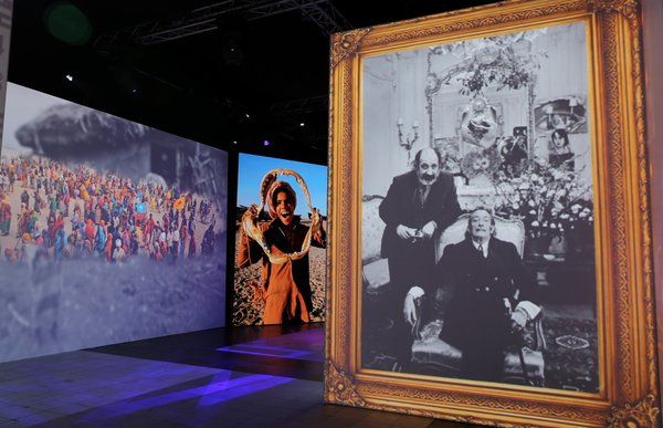 Ara Güler Dijital Fotoğraf Sergisi Taksim’de açıldı