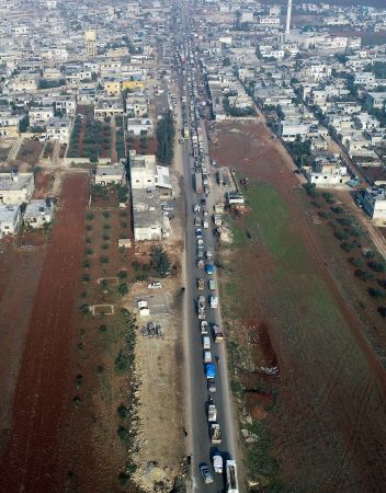 Son dakika… Havadan görüntülendi: Yüz binlerce Suriyeli sınıra akın etti