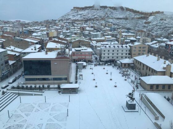 BAYBURT’TAN BEYAZ KARELER…