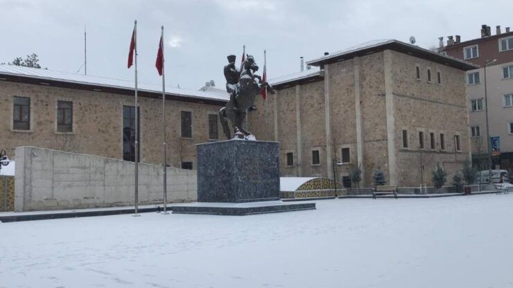 BAYBURT’TAN BEYAZ KARELER…